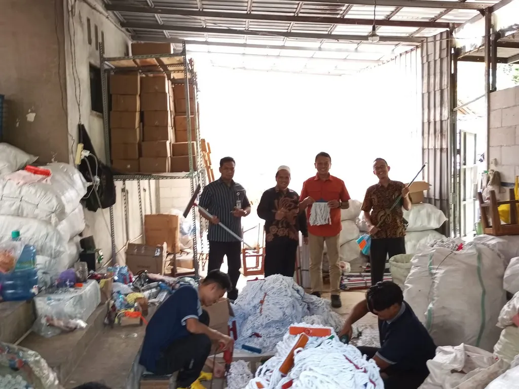 Gudang Distribusi Peralatan Rumah Tangga Legenda Inti Makmur